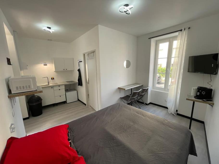 Studio A2 18M2 Cosy 5Minutes Gare Parking Gratuit Rue De La Mure Roanne Exterior photo
